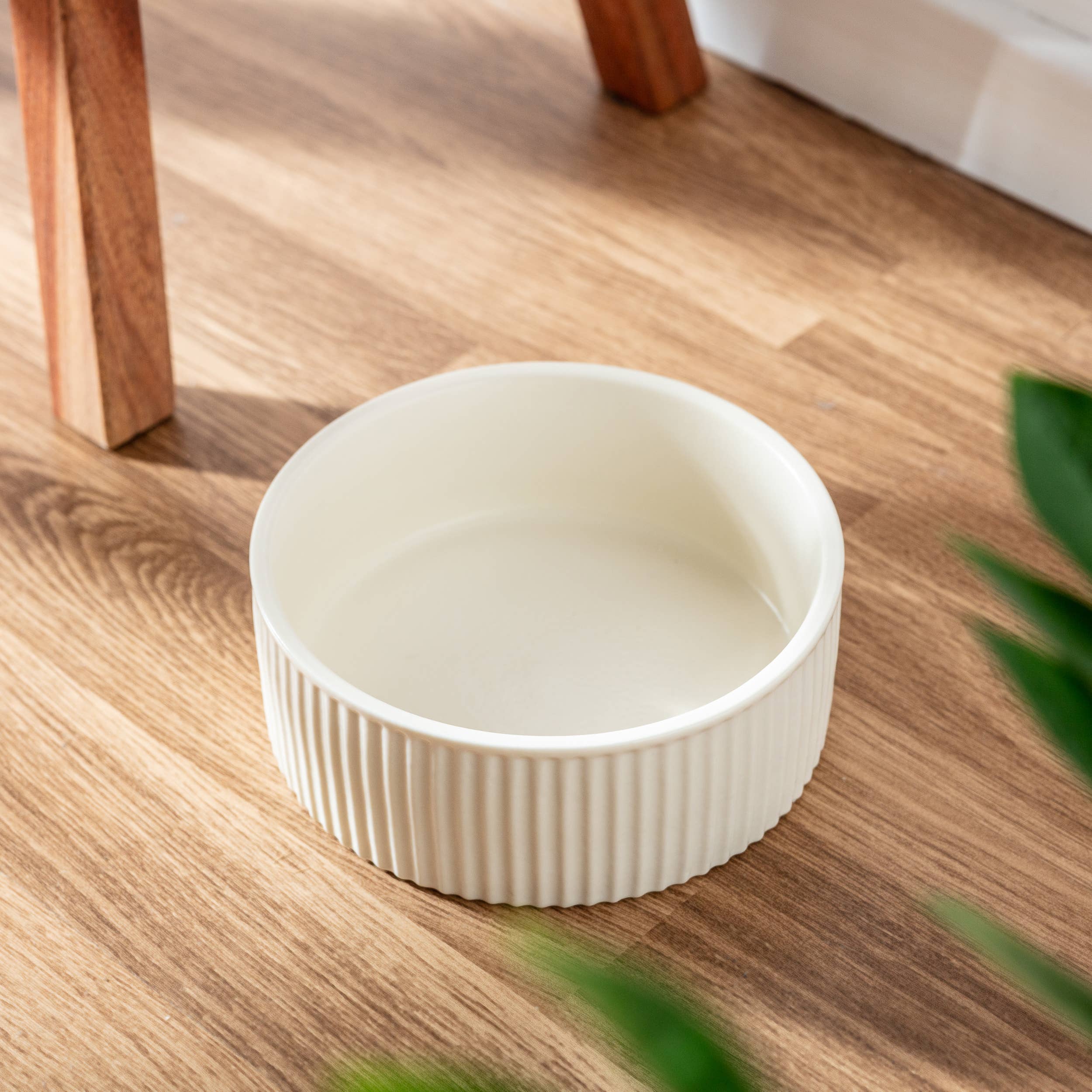 Jardin Ribbed – Kremhvit matskål til hund