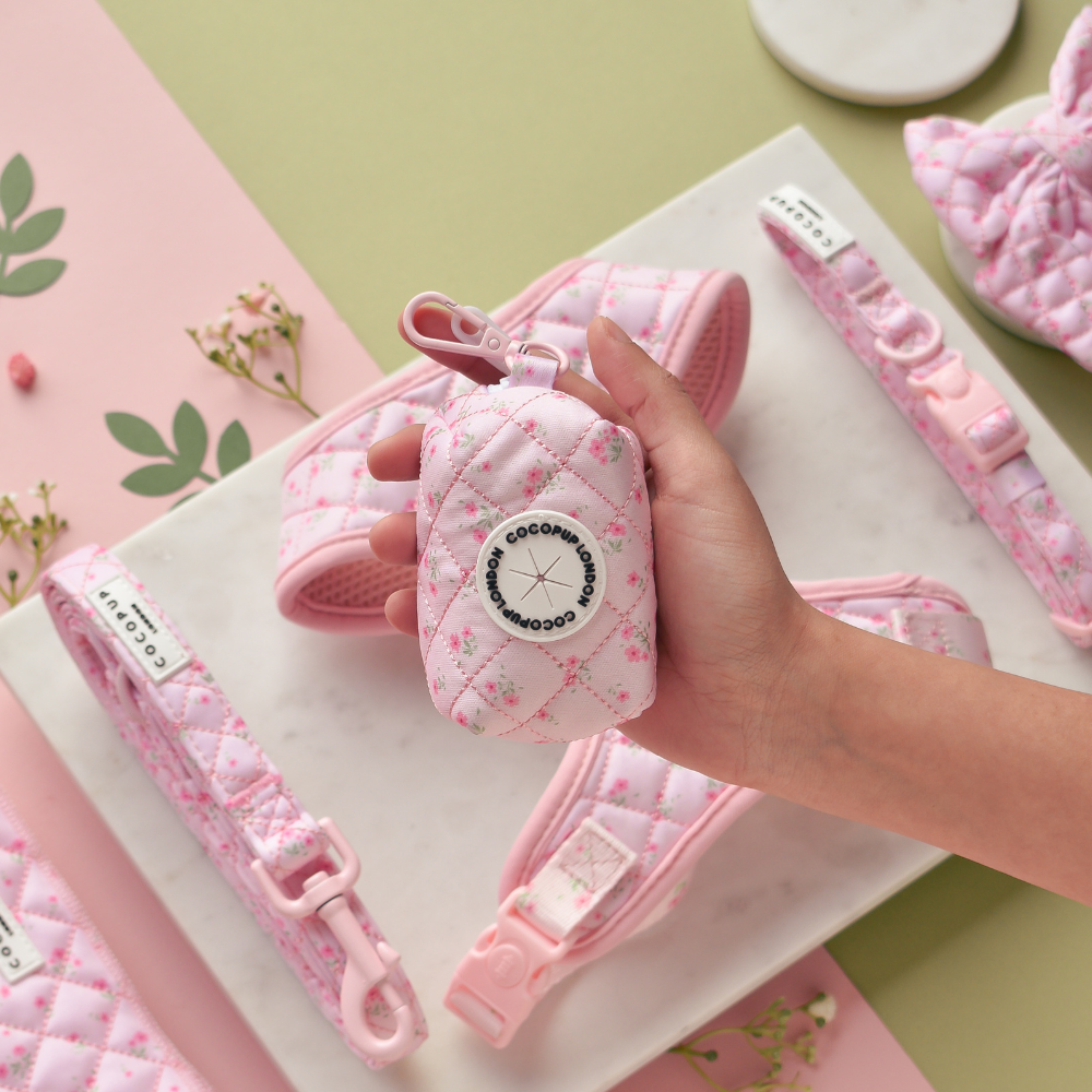 Cocopup – Bæsjeposeholder Quilted Ditsy Floral Pink