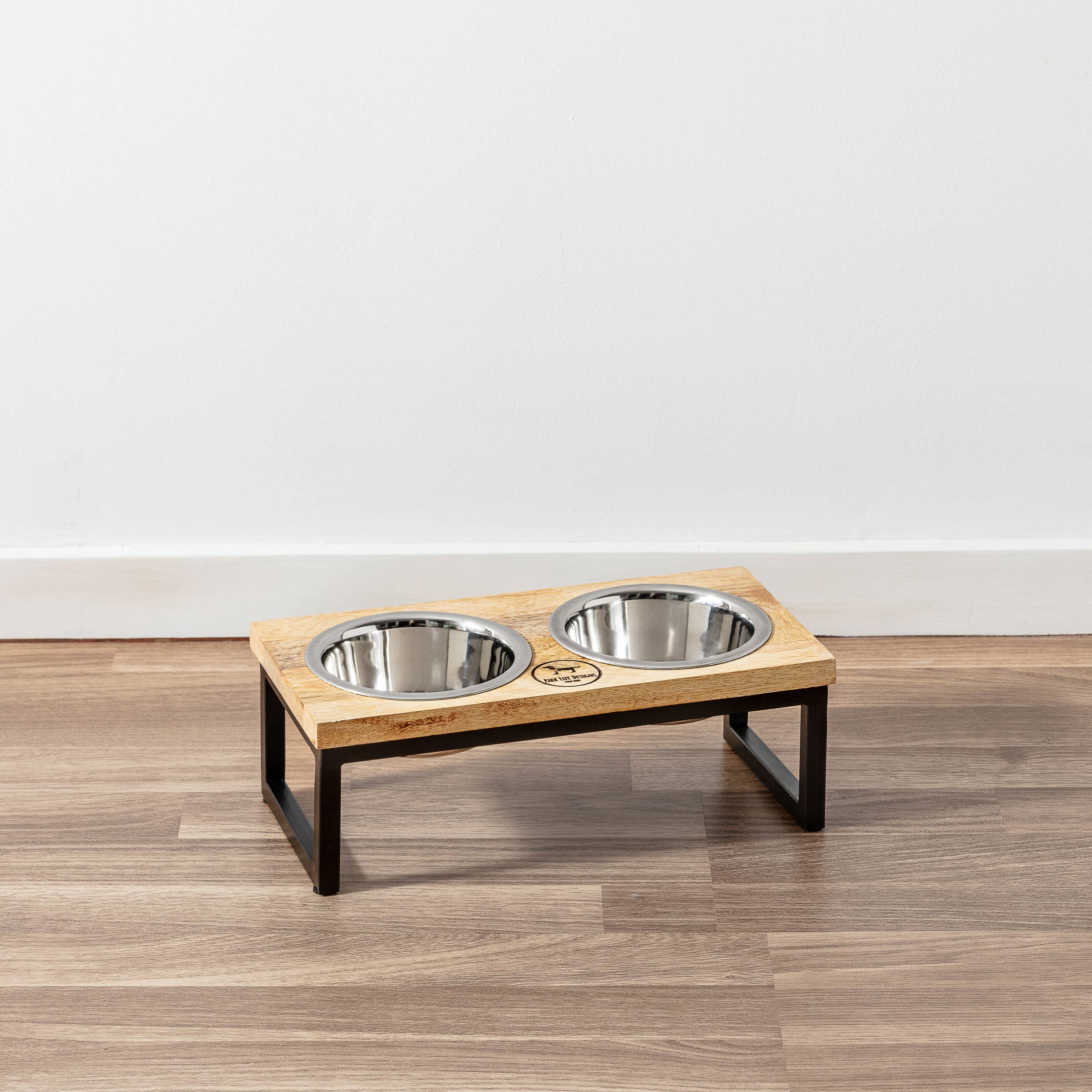 Hearth & Haven – Matstativ til hund