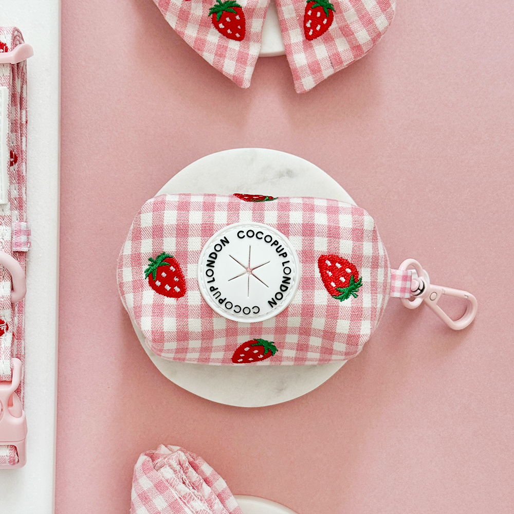 Strawberry Picnic - Hundepose holder