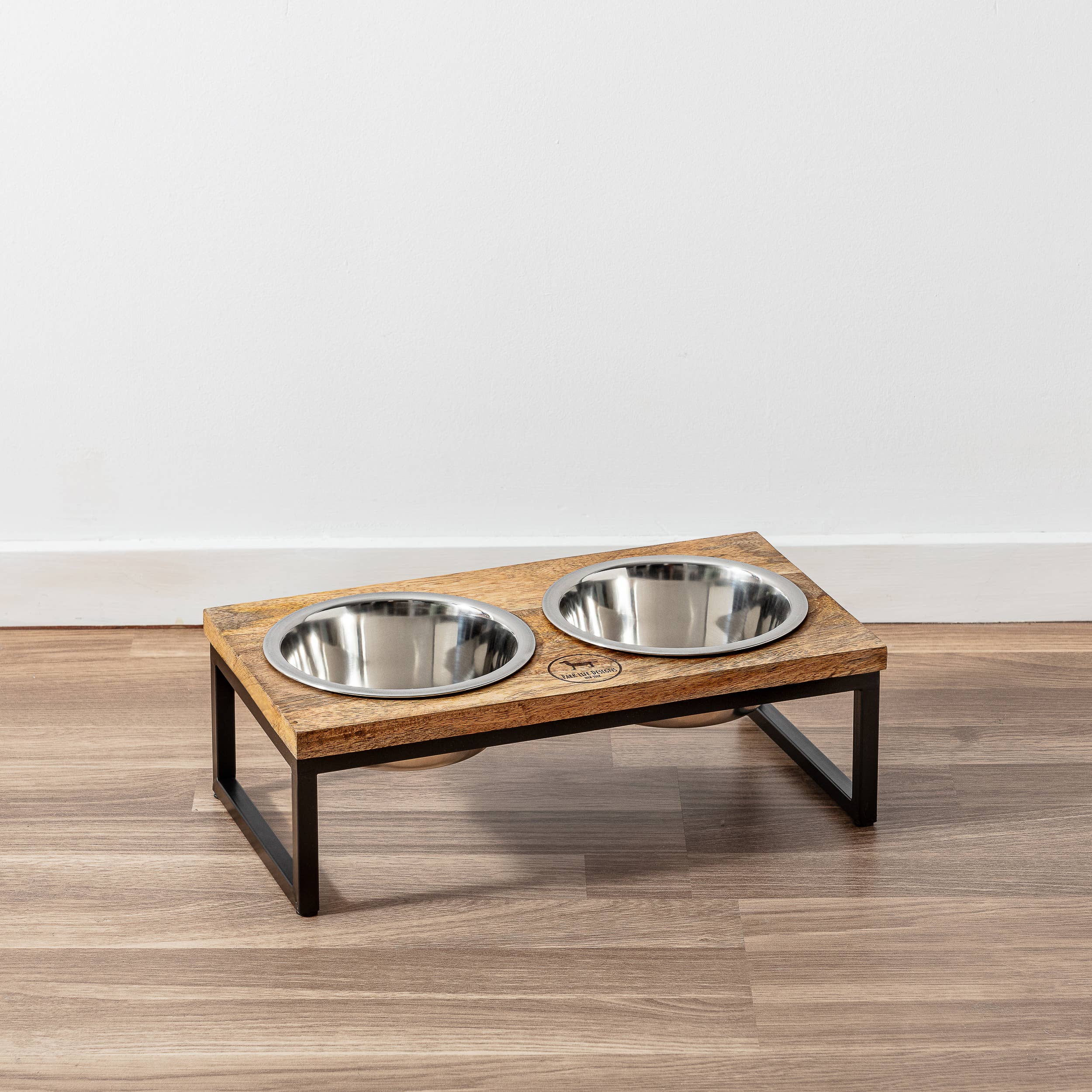Hearth & Haven – Matstativ til hund