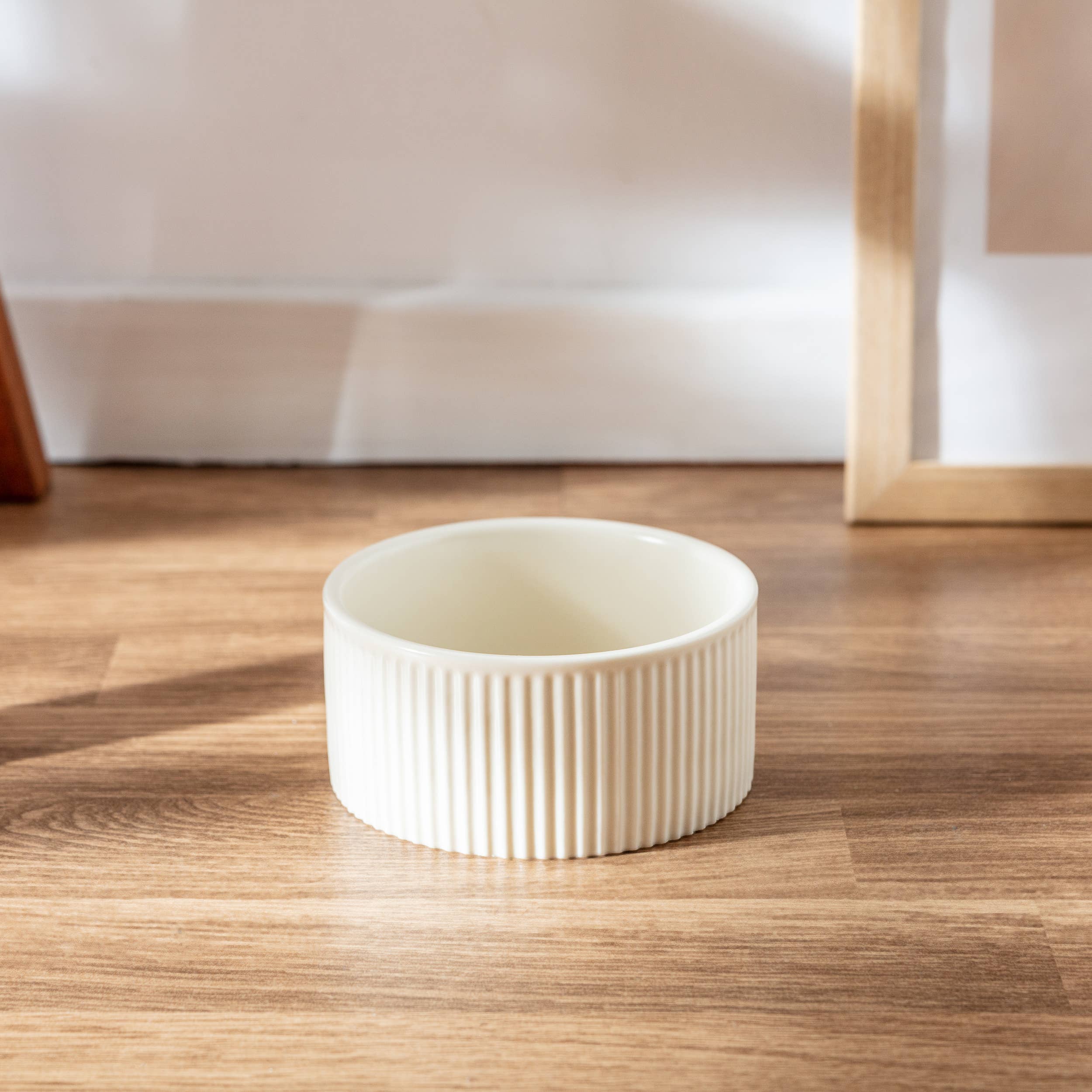 Jardin Ribbed – Kremhvit matskål til hund