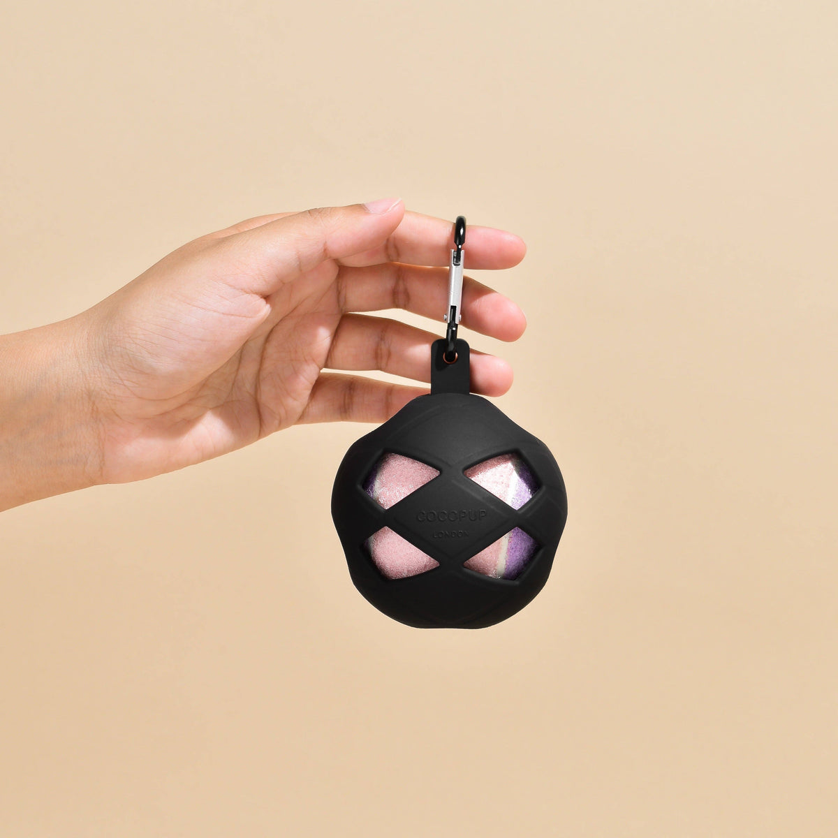 Holder for tennisballen på tur - Sort