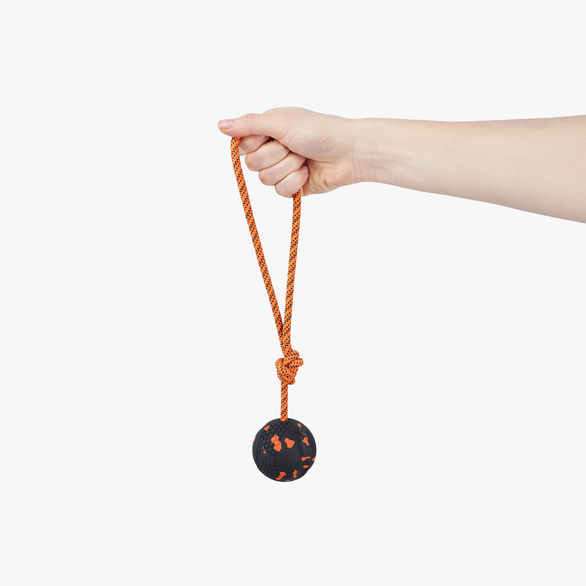 Dog Ball On Rope - Naturgummiball med sterkt tau for drag og apport.