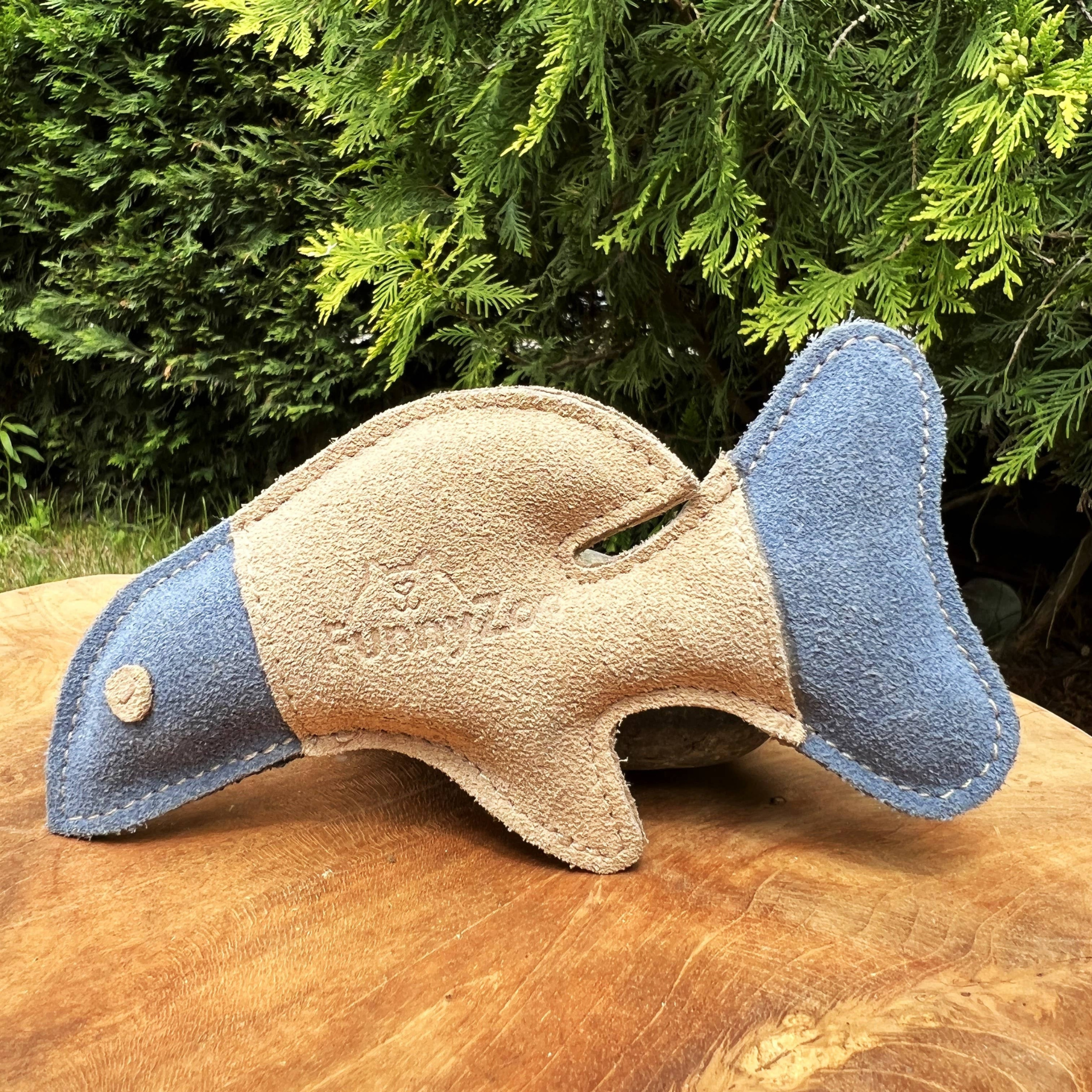 Fish Suede - Naturlig hundeleke i semsket skinn