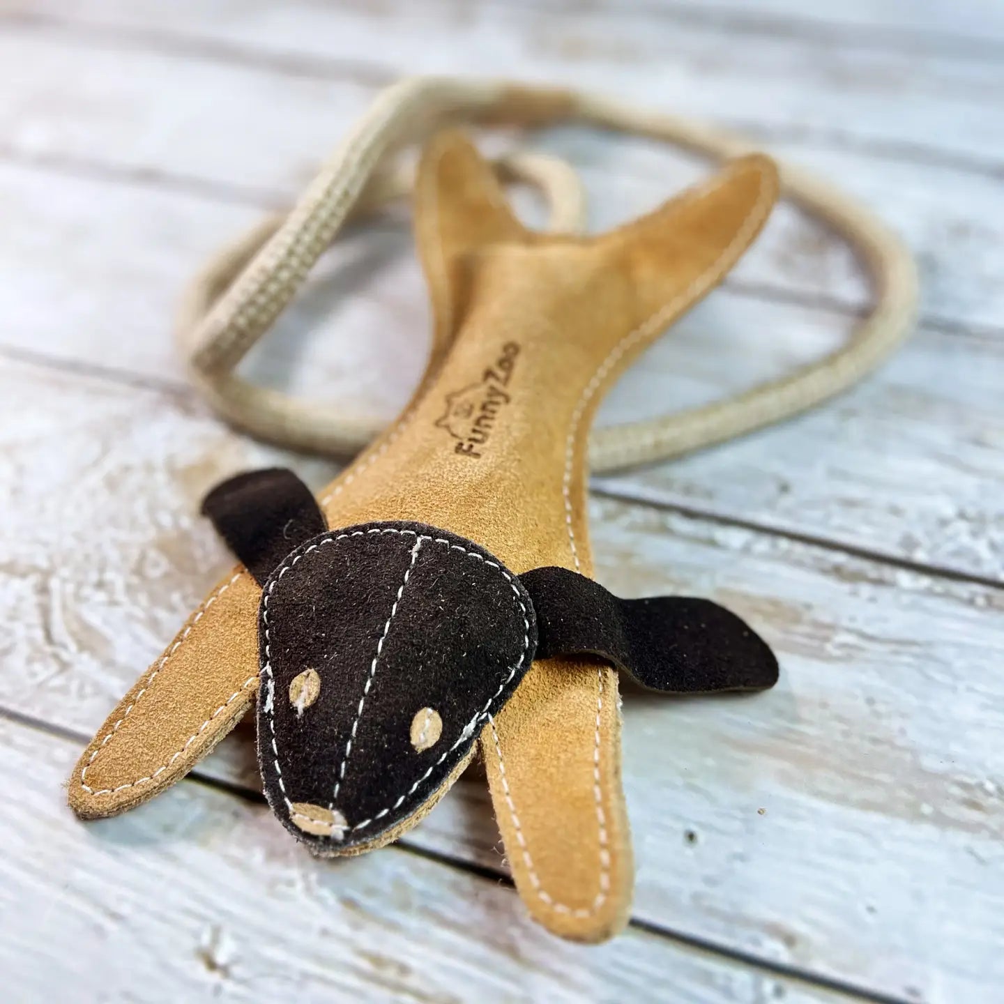 Hare Rope - Naturlig hundeleke i semsket skinn