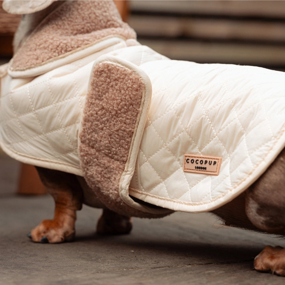 Luxe Quilted Creamy Chai - Vattert hundejakke