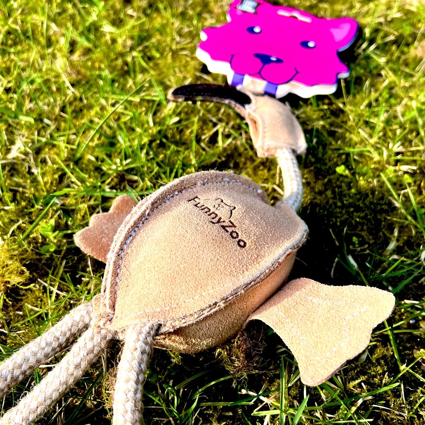 Flamingo Suede - Naturlig hundeleke i semsket skinn