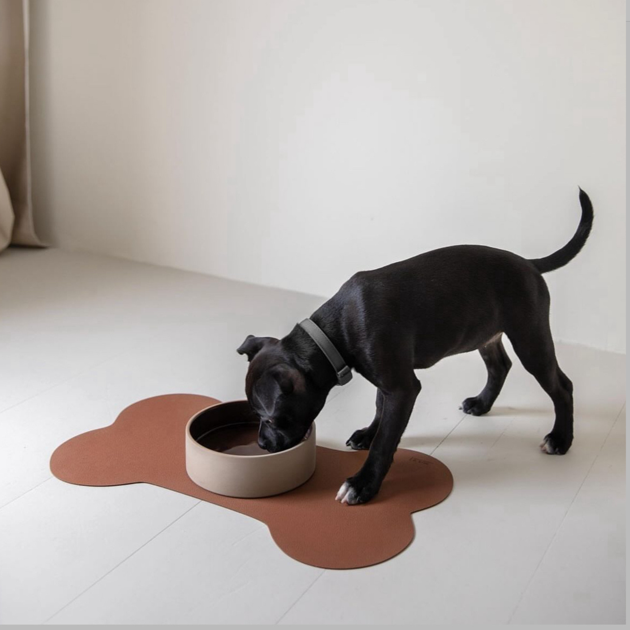 MiLLE Hund – Underlagsbrikke til hundeskåler | Beige
