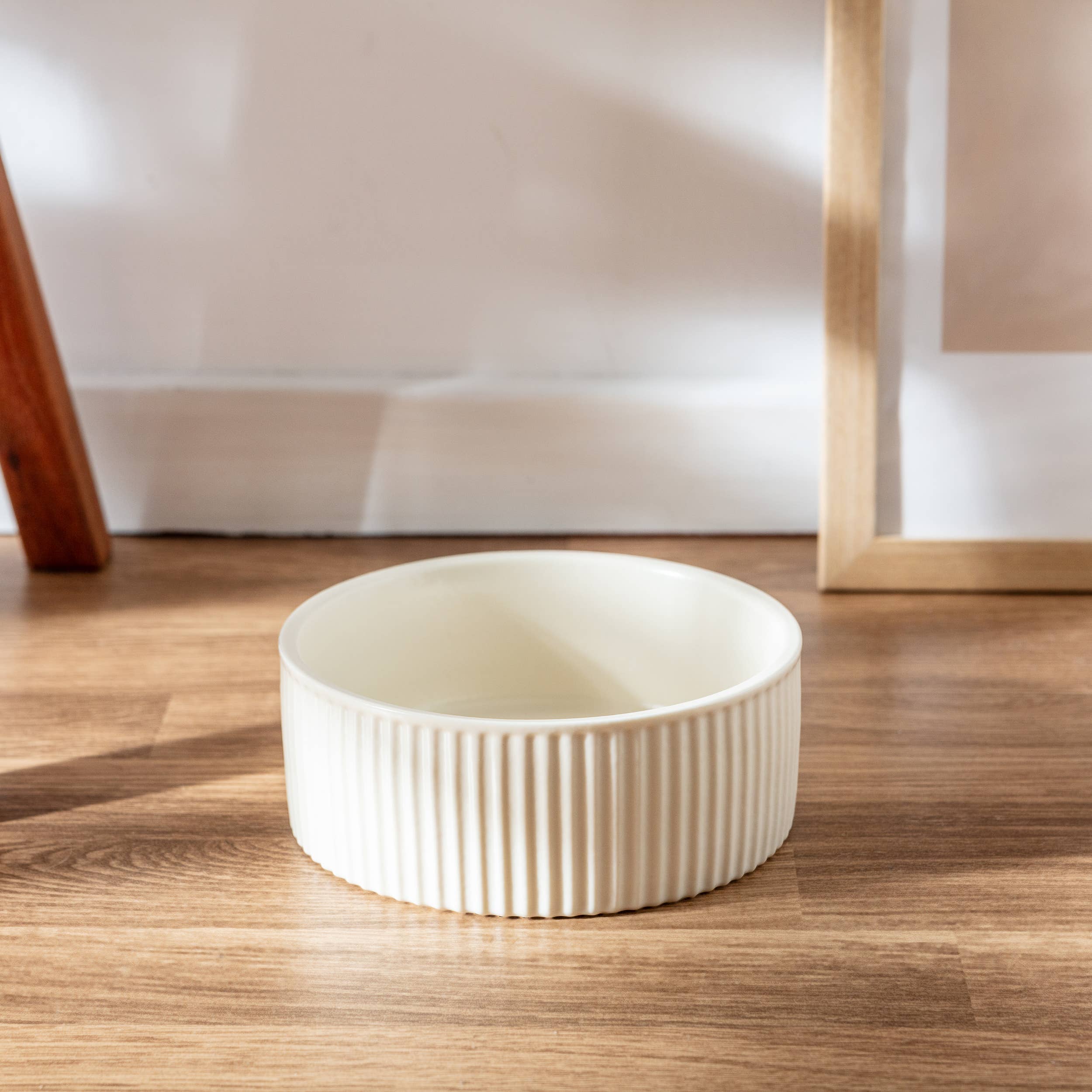 Jardin Ribbed – Kremhvit matskål til hund