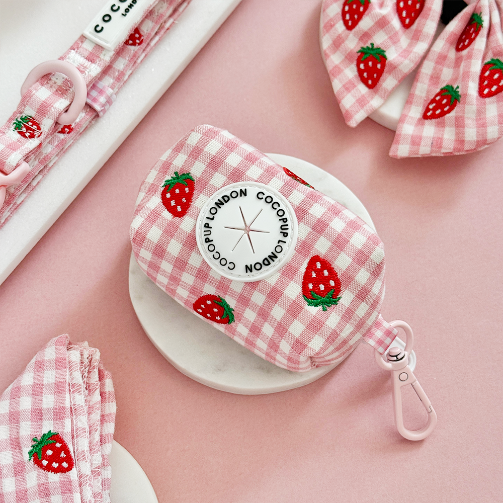 Strawberry Picnic - Hundepose holder